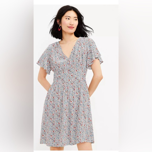 Floral Flutter V-Neck Pocket Dress petite 6 like new - Picture 1 of 5